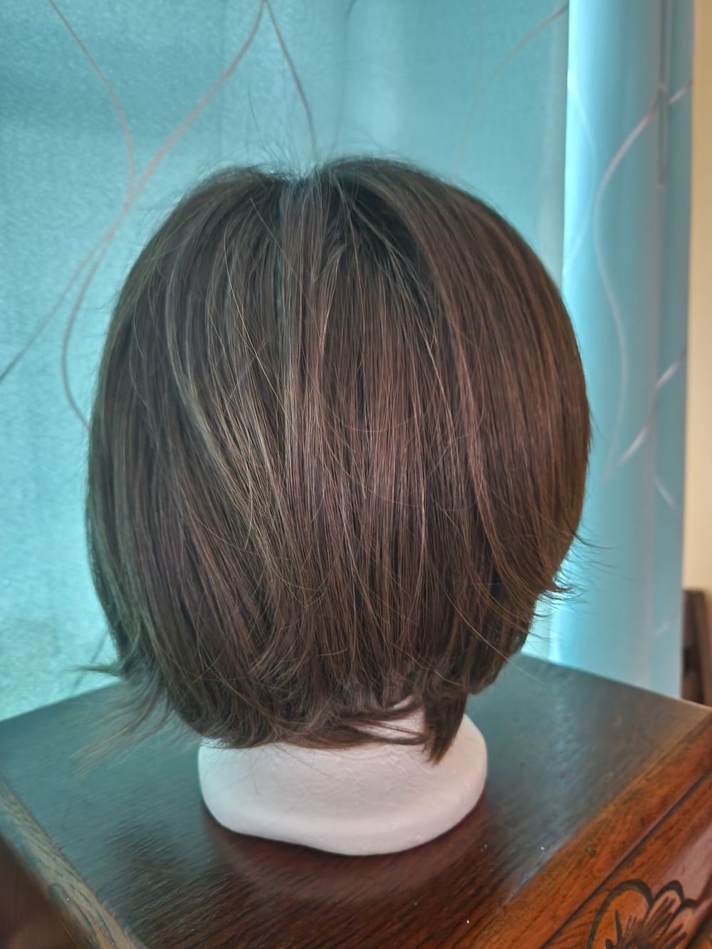 Short Layered Brown Women's Synthetic Wig - Soft Natural Shine - Picture 5 of 8